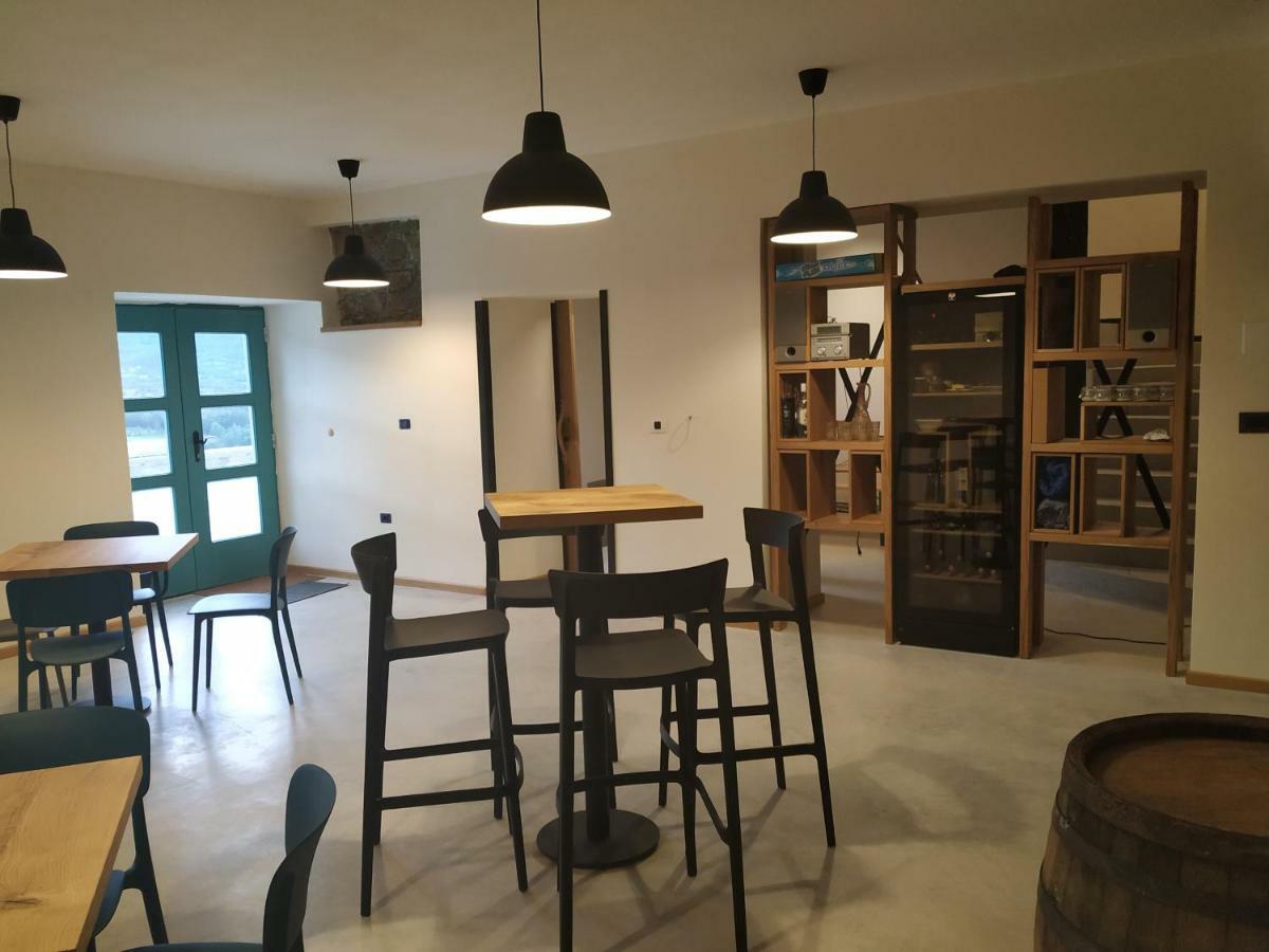Ajdovščina B & W Kriz B&B 외부 사진